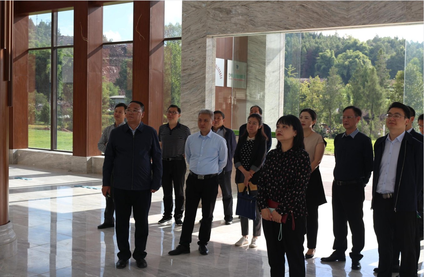 省科協黨組成員、副主席周利平一行蒞臨巴山牧業考察并調研