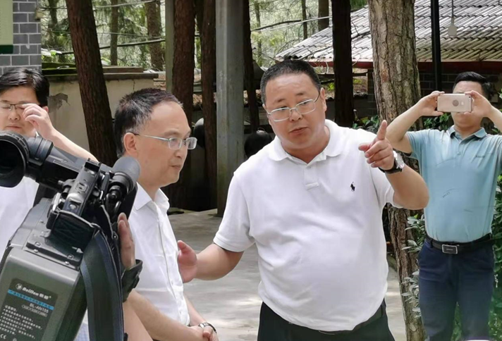 巴中市委常委、袁聞聰赴巴中師巴山牧業股份有限公司開展服務巴商返鄉創業專題調研